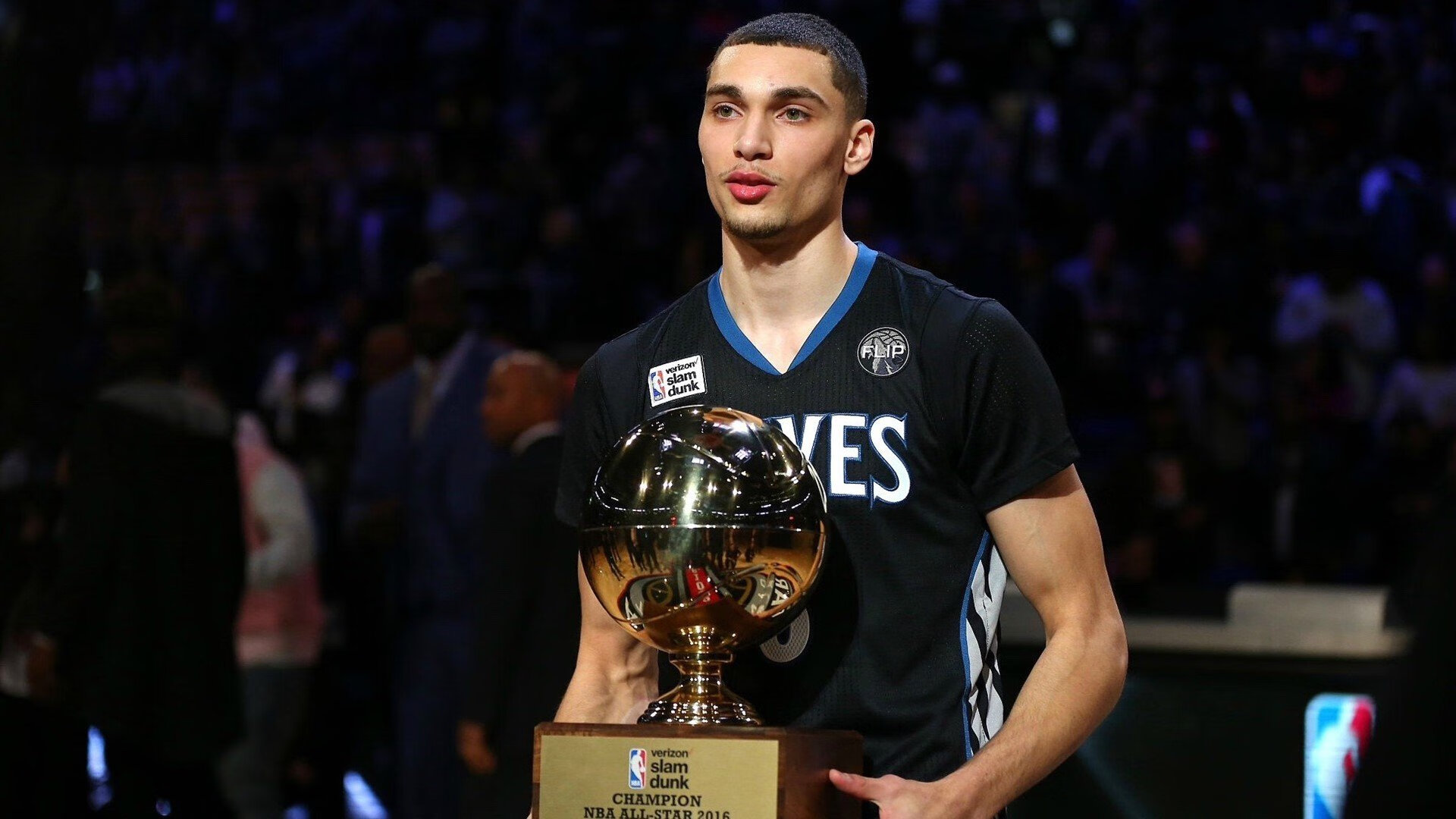 天王归来！詹姆斯季后赛大爆发全场燃爆！，詹姆斯季后赛2021